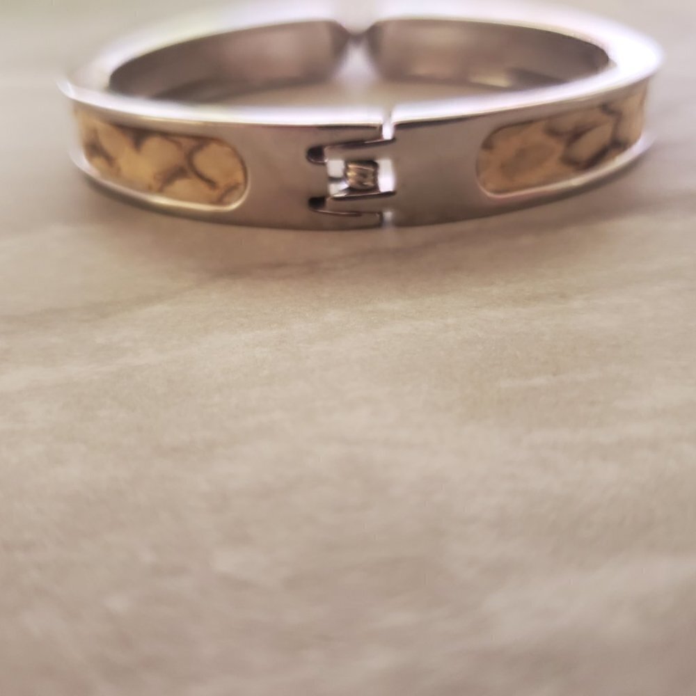 ✨ Stella and Dot Snakeskin Emerson Hinged Bangle ✨ - Picture 5 of 11